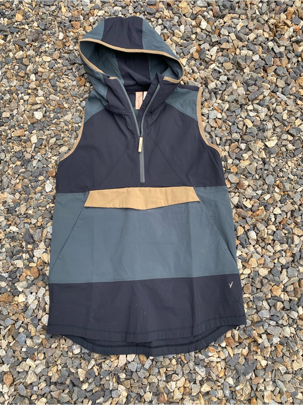 Indyeva Cangur Sleeveless Hooded Colorblock Tunic Vest